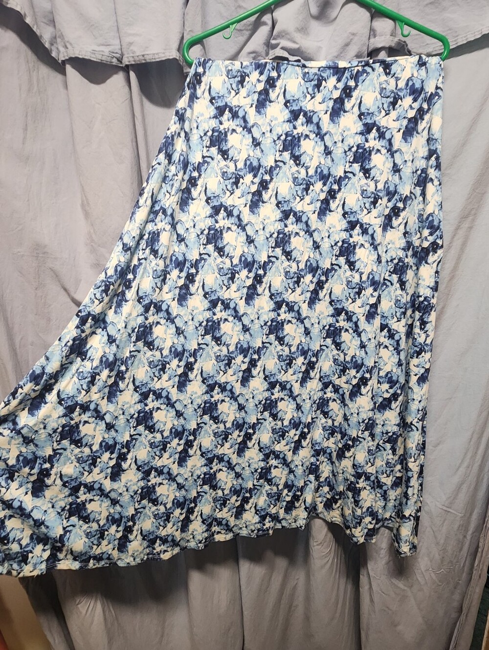 Market & Spruce Navy and Cream Patterned Skirt- Very Streachy